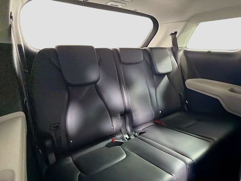 Used 2023 Kia Carnival EX FWD image 28