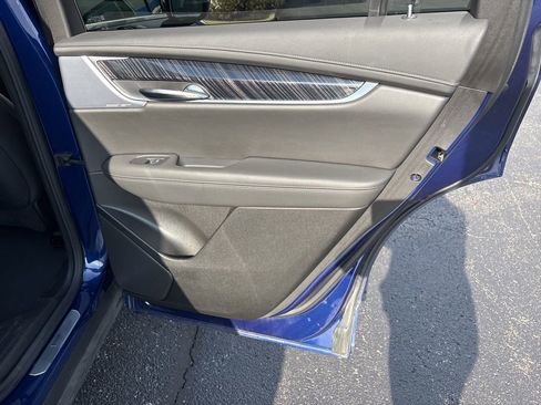 Used 2025 Cadillac XT6 Premium Luxury image 18