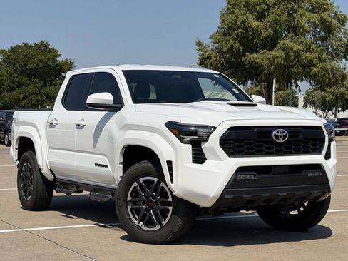 Used 2024 Toyota Tacoma TRD Sport RWD image 2