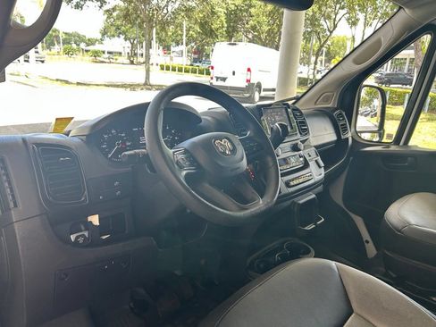 Used 2025 RAM ProMaster 2500 w/ Convenience Group FWD image 7