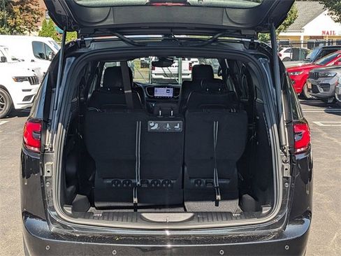 Certified 2021 Chrysler Pacifica Touring-L w/ S Appearance Package image 26