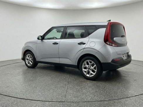 Used 2025 Kia Soul LX w/ LX Technology Package FWD image 6