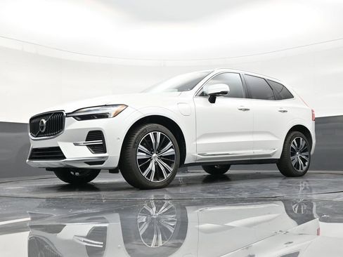 Used 2023 Volvo XC60 T8 Plus image 20