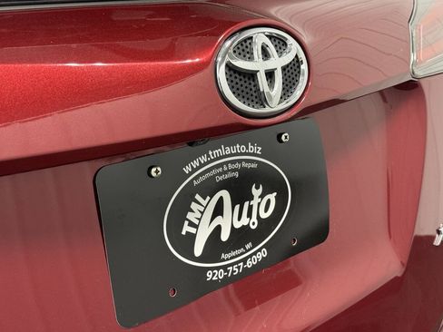 Used 2018 Toyota RAV4 XLE FWD image 4