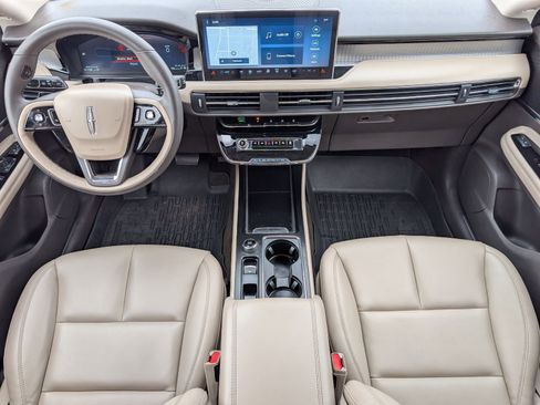 Used 2023 Lincoln Corsair FWD image 5