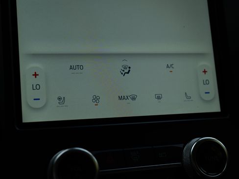 Used 2024 Ford Edge Titanium image 35