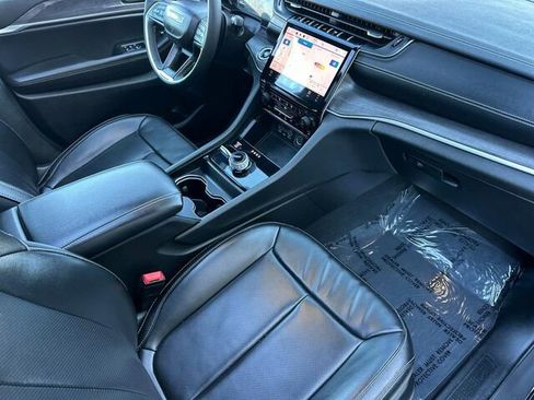 Used 2024 Jeep Grand Cherokee L Limited w/ Luxury Tech Group II image 20