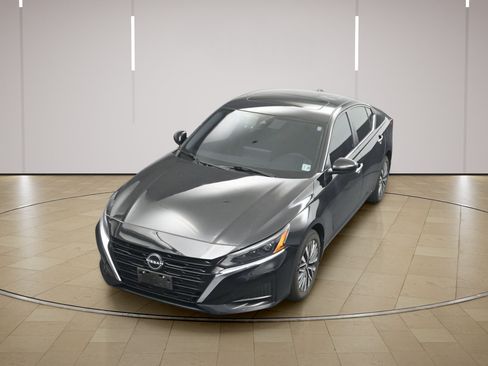 Certified 2024 Nissan Altima 2.5 SV w/ SV Premium Package AWD/4WD image 29