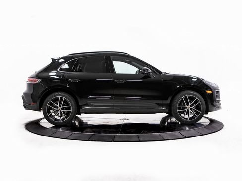 Certified 2025 Porsche Macan image 8
