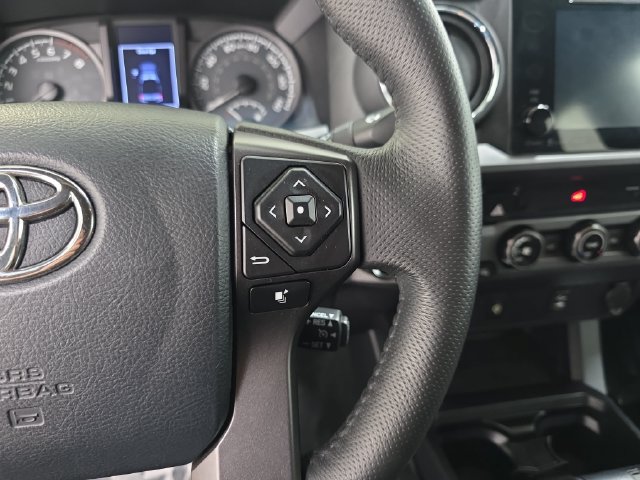 Used 2017 Toyota Tacoma TRD Sport w/ Tow Package (A/T) AWD/4WD image 18