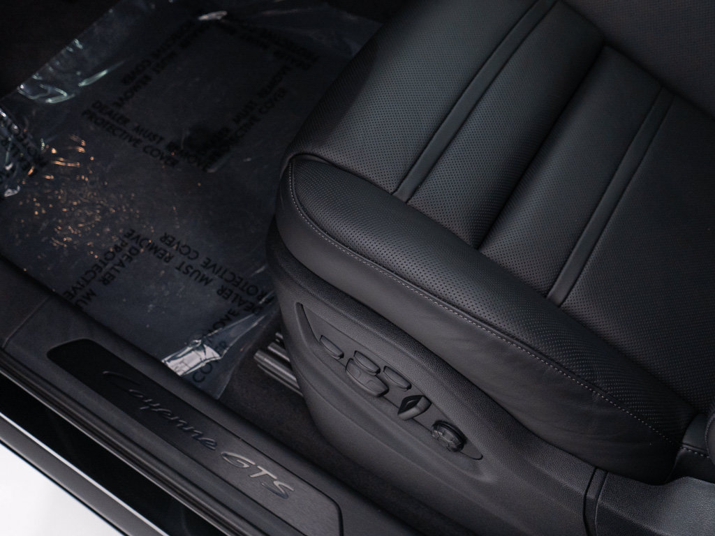 Used 2026 Porsche Cayenne GTS AWD/4WD image 12