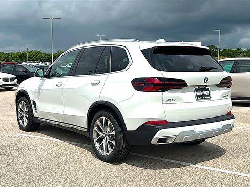 New 2026 BMW X5 sDrive40i w/ Premium Package RWD image 6