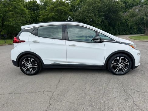 Used 2018 Chevrolet Bolt Premier w/ Driver Confidence II Package FWD image 4