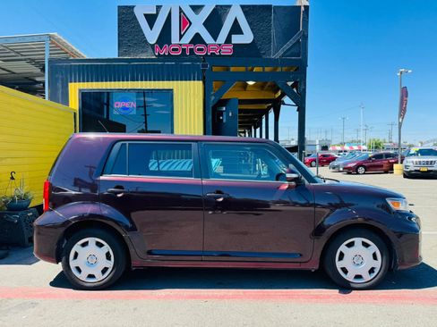 Used 2012 Scion xB FWD image 4