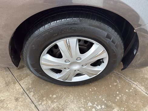 Used 2015 Toyota Camry LE image 20