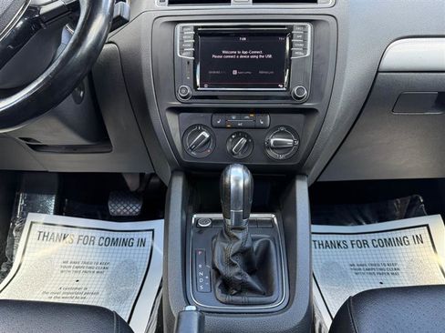 Used 2018 Volkswagen Jetta SE image 12