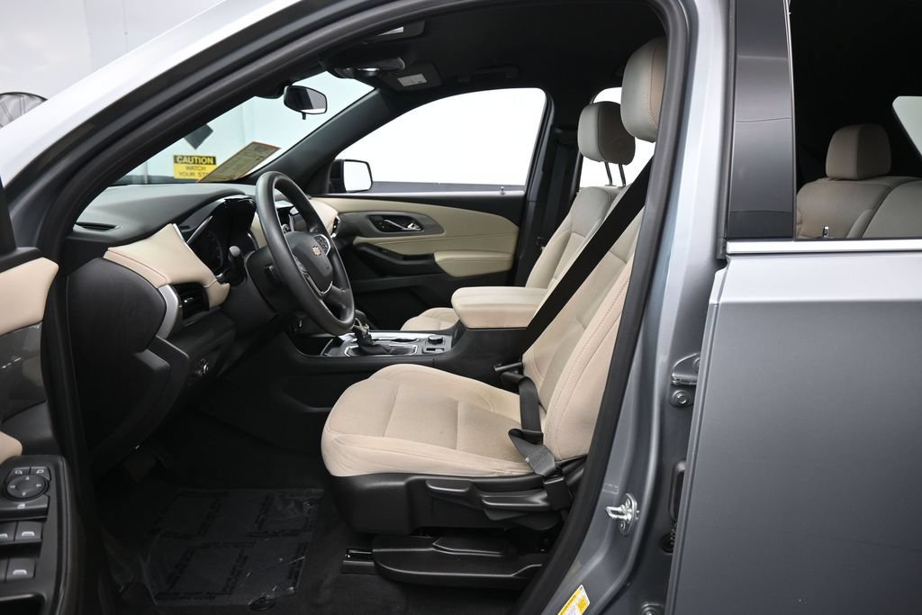Used 2024 Chevrolet Traverse LS FWD image 11