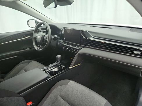 Used 2025 Toyota Camry LE w/ Convenience Package image 28