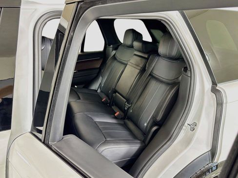 Used 2024 Land Rover Range Rover SE AWD/4WD image 24