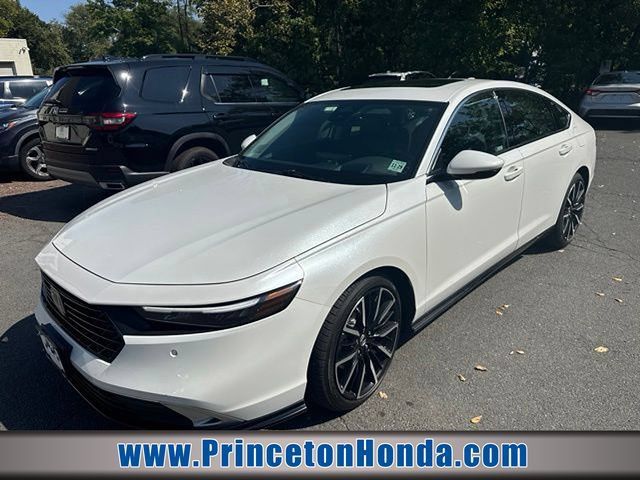 Used 2025 Honda Accord Touring image 1