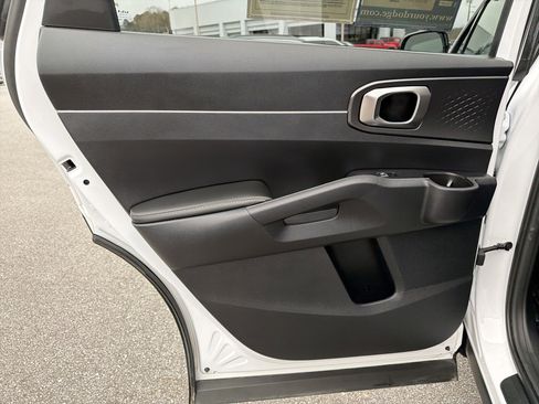 Used 2023 Kia Sorento S w/ Panoramic Sunroof Package image 22