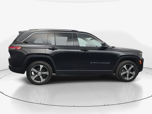 Used 2023 Jeep Grand Cherokee 4WD 4xe w/ Luxury Tech Group II image 8