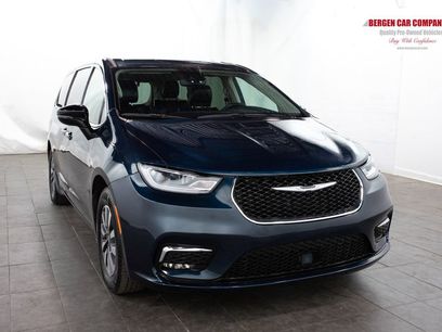 Used 2024 Chrysler Pacifica Limited