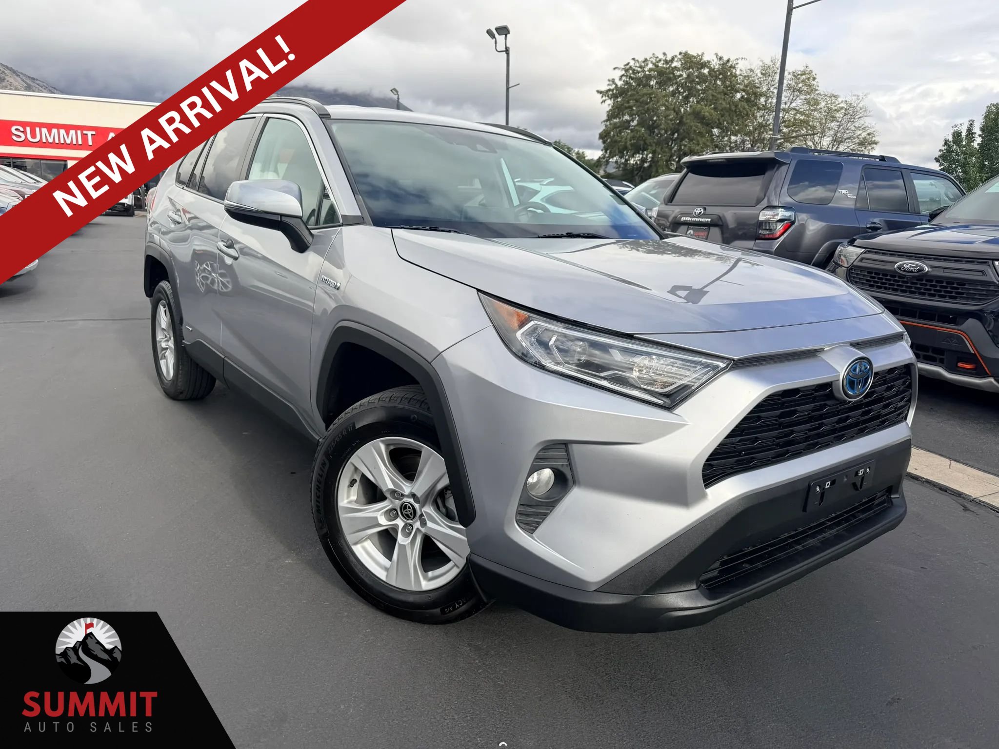 Used 2021 Toyota RAV4 XLE w/ XLE Grade Weather Package AWD/4WD image 1