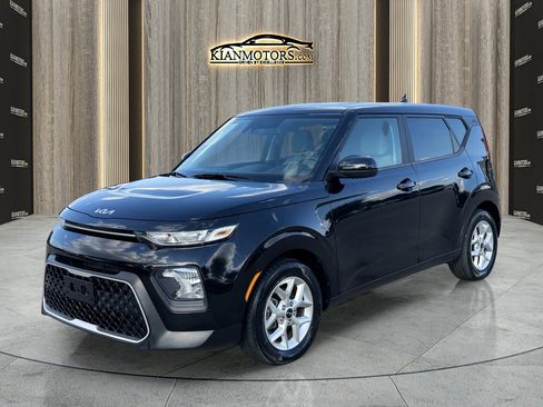 Used 2022 Kia Soul LX w/ Technology Package image 3