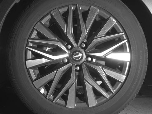 Used 2025 Nissan Altima 2.5 SV FWD image 12