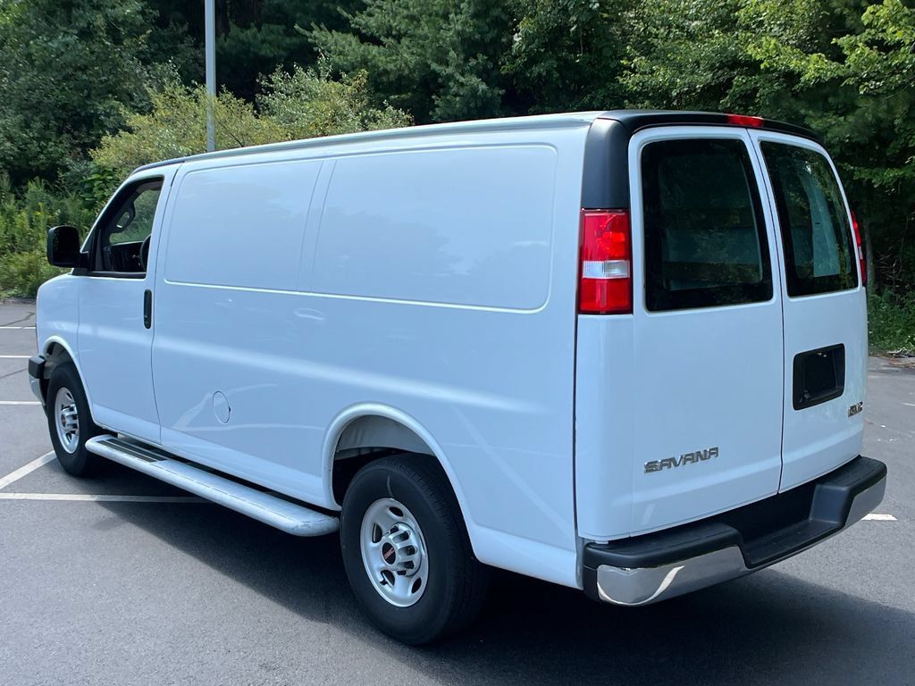 Used 2025 GMC Savana 2500 w/ Driver Convenience Package RWD image 3