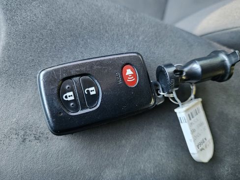 Used 2012 Toyota Prius Four image 23