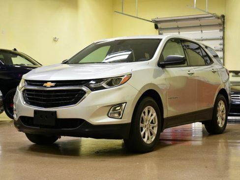 Used 2019 Chevrolet Equinox LS w/ LS Convenience Package image 8