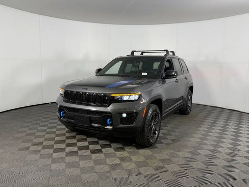 Used 2024 Jeep Grand Cherokee Trailhawk w/ Advanced Protech Group II AWD/4WD image 3