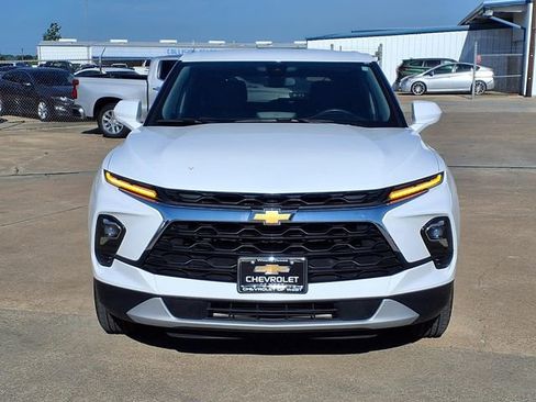 Used 2025 Chevrolet Blazer LT AWD/4WD image 2