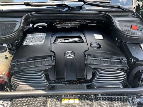Certified 2026 Mercedes-Benz GLS 580 4MATIC image 9