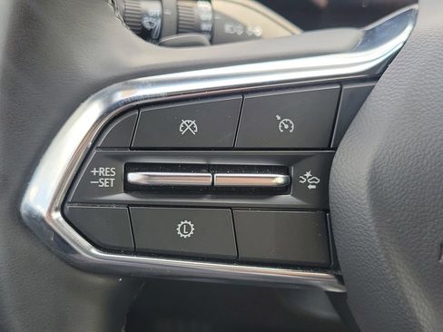 Used 2025 Chevrolet Equinox LT FWD image 24