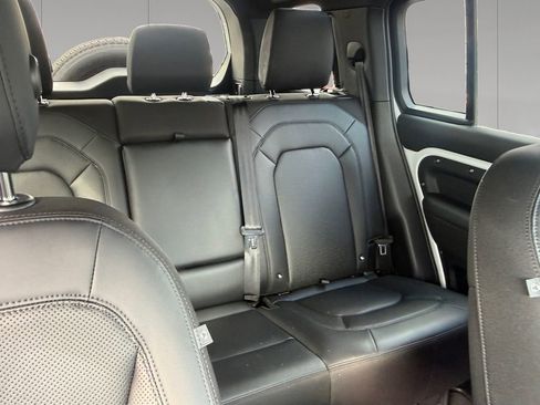 Used 2025 Land Rover Defender 110 S image 17