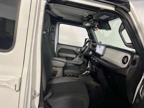 Used 2025 Jeep Gladiator Sport image 29