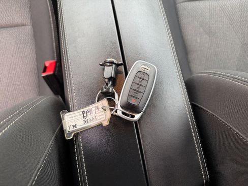 Used 2025 Nissan Rogue SV FWD image 21