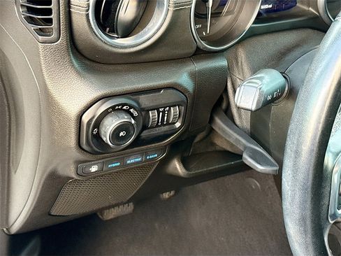 Used 2021 Jeep Wrangler Unlimited Sahara image 11