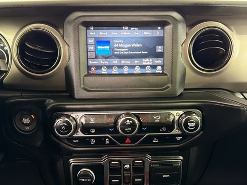 Used 2021 Jeep Gladiator Sport AWD/4WD image 31