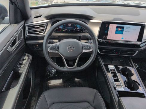 Used 2024 Volkswagen Atlas Cross Sport SE w/ Panoramic Sunroof Package FWD image 16