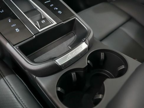 New 2026 Porsche Macan Turbo image 34