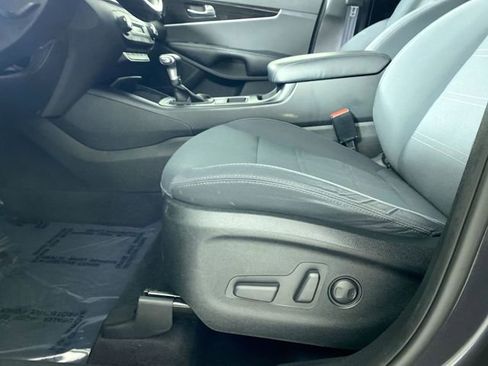 Used 2019 Kia Sorento LX w/ LX Convenience Package image 21