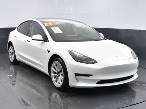 Used 2023 Tesla Model 3 Standard Range image 18