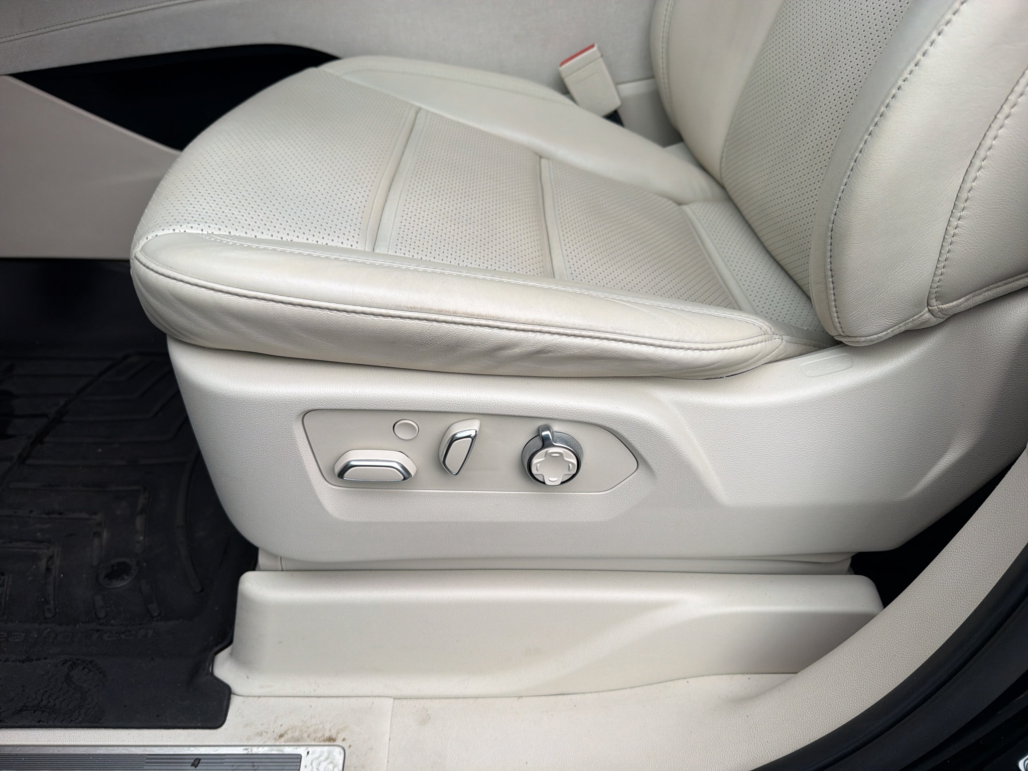 Used 2021 Cadillac Escalade Premium Luxury Platinum AWD/4WD image 19