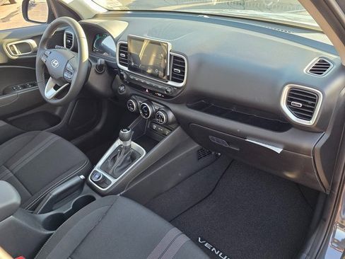 New 2025 Hyundai Venue SEL image 9