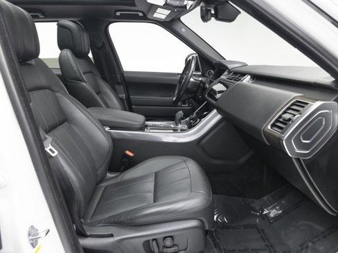 Used 2018 Land Rover Range Rover Sport SE image 4