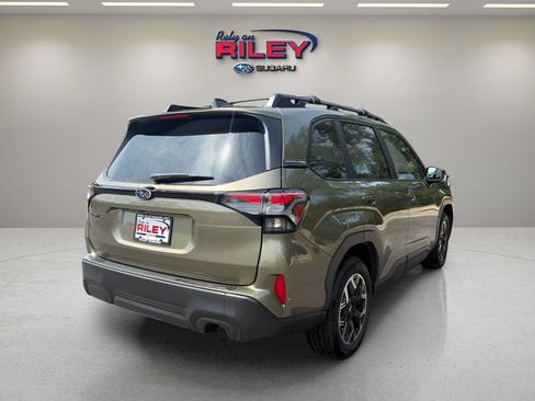 Certified 2025 Subaru Forester Premium AWD/4WD image 5